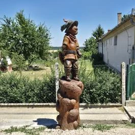 Csizmás Kandúr Jen? - Külső kép