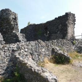 Csobánc vára Gyulakeszi - Külső kép