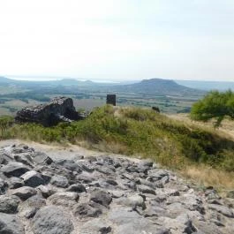 Csobánc vára Gyulakeszi - Külső kép