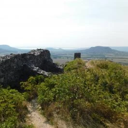 Csobánc vára Gyulakeszi - Külső kép