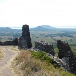 Csobánc vára Gyulakeszi - Külső kép