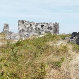 Csobánc vára Gyulakeszi - Külső kép