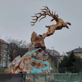 Csodaszarvas-szobor Budapest - Külső kép