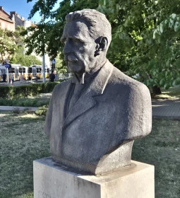Csonka János mellszobra