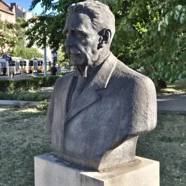 Csonka János mellszobra Budapest - Külső kép
