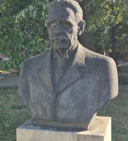256. legjobb látnivaló: Csonka János mellszobra