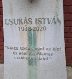 Csukás István mellszobra