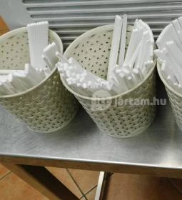 Csupacsibe Csirke-Falatozó