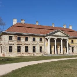 Cziráky-kastély Lovasberény - Külső kép