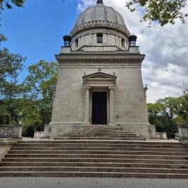 Deák-mauzóleum Budapest - Külső kép