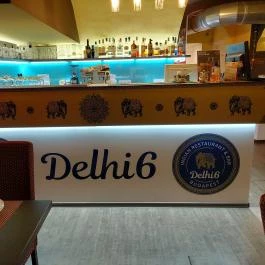 Delhi6, Budapest - Belső