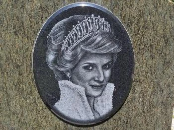 Diana hercegnő emlékpadja Örményes