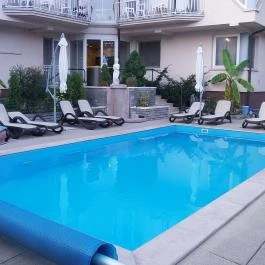 Diana Hotel Siófok - Medence/kert