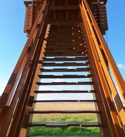 Dinnyési kilátó & Sarvajc-kereszt