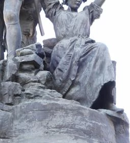 Dobó István-szoborcsoport