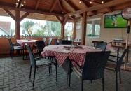 Doki Grill Terasz Tök