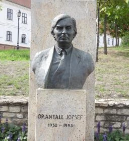 Dr. Antall József emlékmű