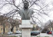 Dr. Holló Lajos szobra Kiskunfélegyháza