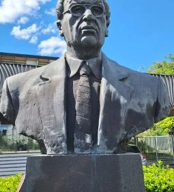 Dr. Nagy Bálint mellszobra