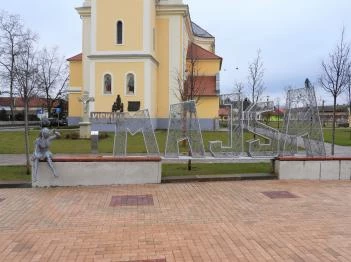 Drótszobros szelfipont Kiskunmajsa