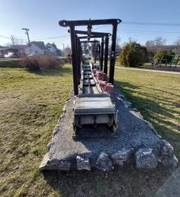 Dudari szénbányászat & áldozatainak emlékműve