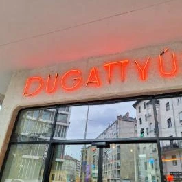 Dugattyús Budapest - Külső kép