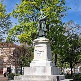 Dugonics András-szobor Szeged - Külső kép