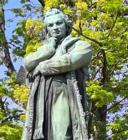 Dugonics András-szobor