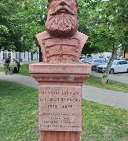 Dunyov István szobor