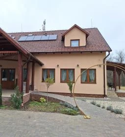 Ébredj a tanyán Zsindelyes