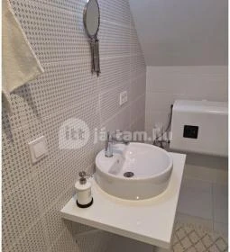 Ébredj a tanyán Zsindelyes