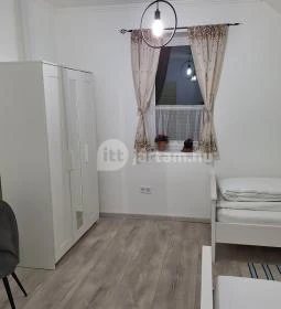 Ébredj a tanyán Zsindelyes