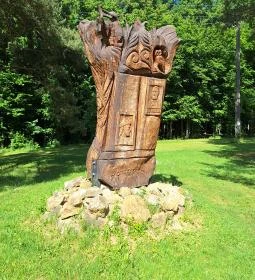 Égbekiáltó gyökerek köztéri alkotás