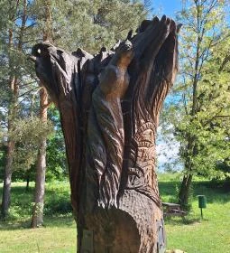 Égbekiáltó gyökerek köztéri alkotás