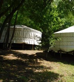 Sáfrány Kert és Egerszalóki Barlanglakások