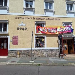 Egri Road Beatles Múzeum Eger - Külső kép