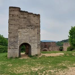 Egri Vár másolata Pilisborosjenő - Külső kép