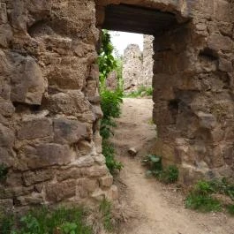 Egri Vár másolata Pilisborosjenő - Külső kép