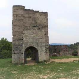 Egri Vár másolata Pilisborosjenő - Külső kép