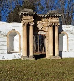 egykori Esterházy-kastély romjai