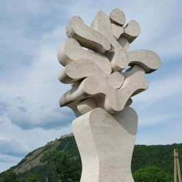 Életfa, Visegrád - Külső kép