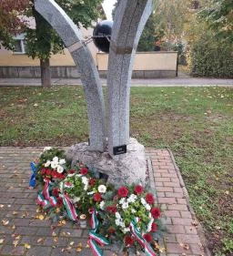 Elhurcoltak emlékműve