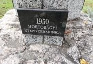 Elhurcoltak emlékműve Villány