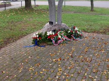 Elhurcoltak emlékműve Villány