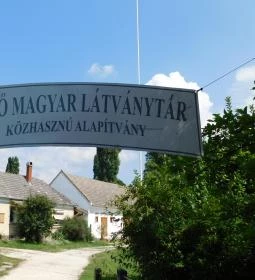Első Magyar Látványtár