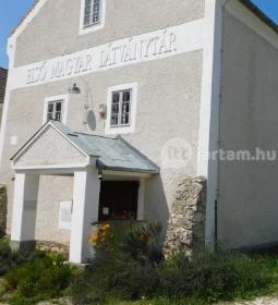 Első Magyar Látványtár