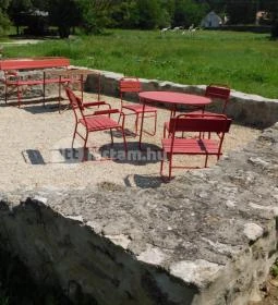 Első Magyar Látványtár