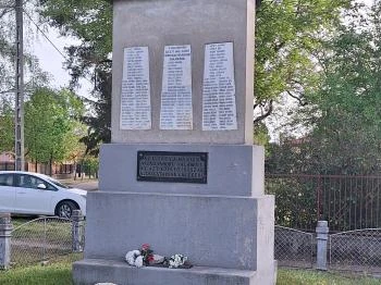 Az első és a második világháború, valamint az azt követő időszak áldozatainak emlékére Tázlár