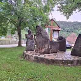 Az elveszett hazáért! Városlőd - Külső kép