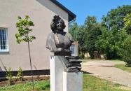 Ember Mária-mellszobor Abádszalók